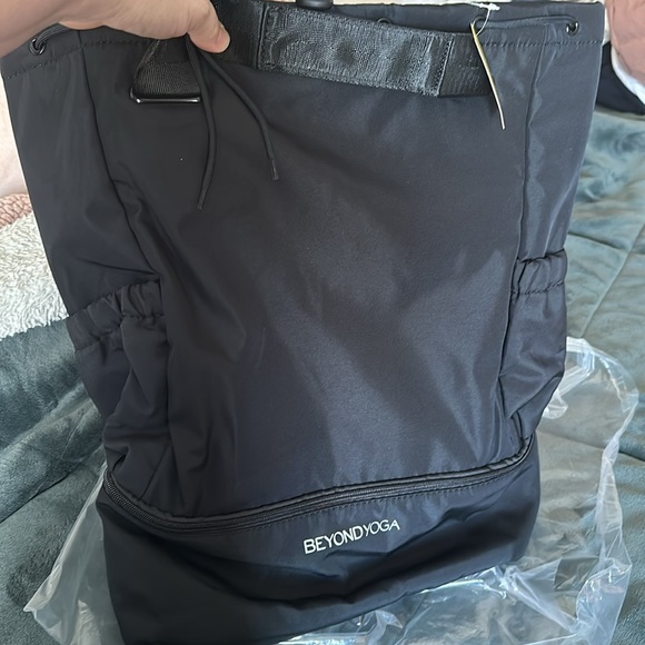 Brand new Beyond Yoga Backpack black nwt main image 4